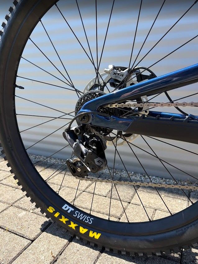 2027 Santa Cruz V10 Downhill Kerékpár