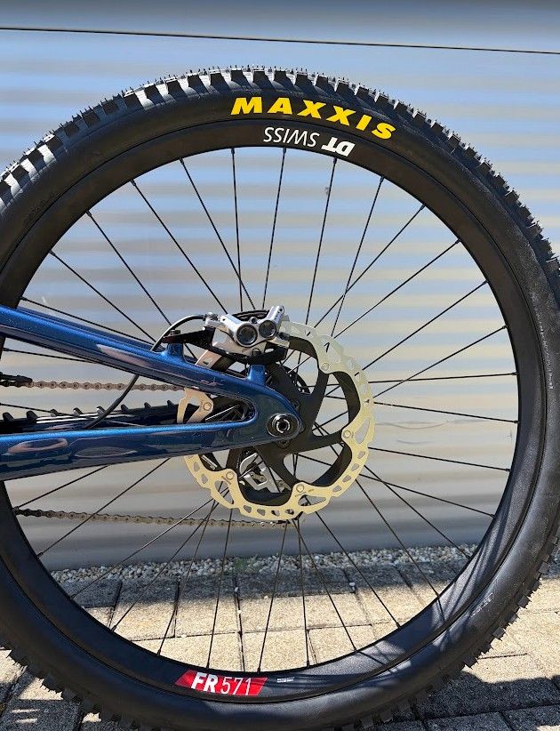 2027 Santa Cruz V10 Downhill Kerékpár