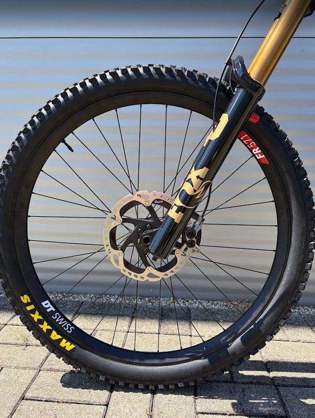 2027 Santa Cruz V10 Downhill Kerékpár