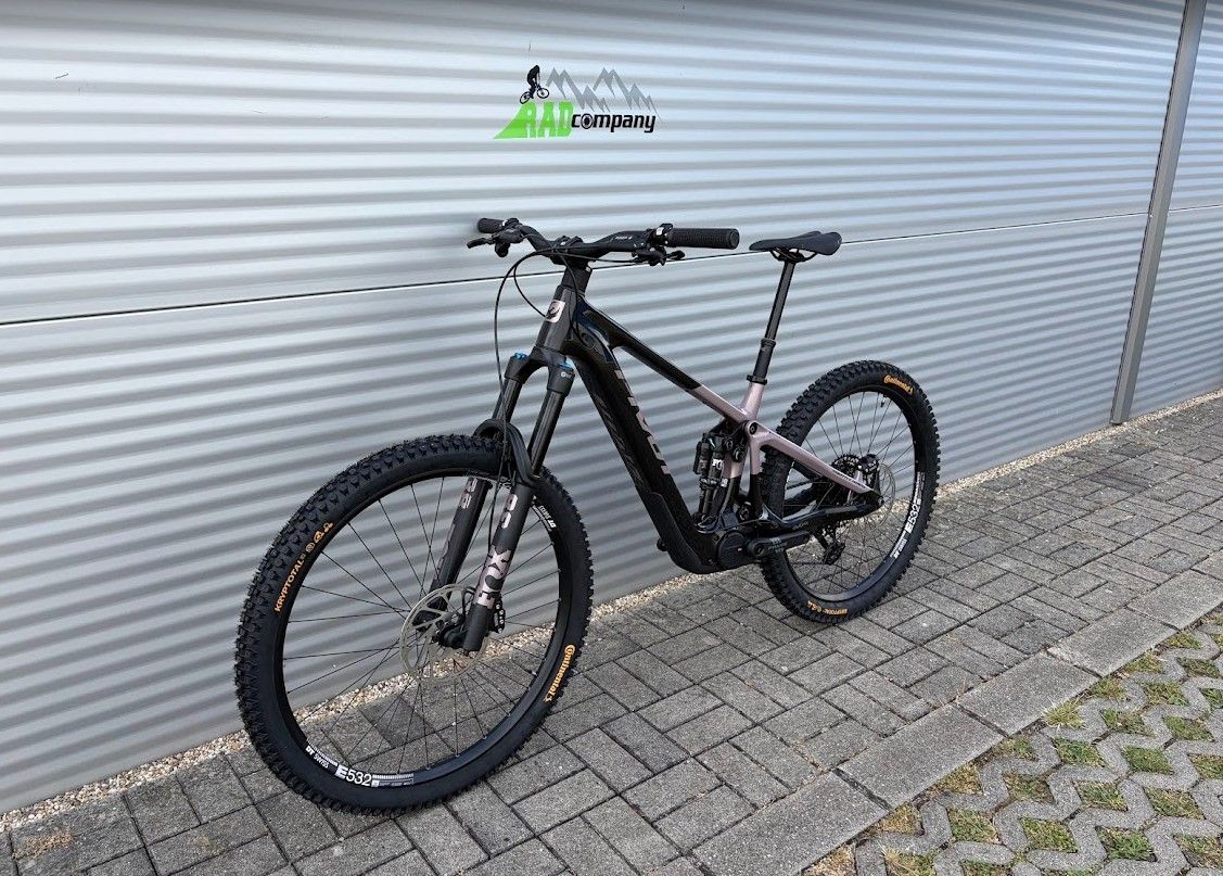 2026 Pivot Shuttle AMP'd Ride GX E-Bike