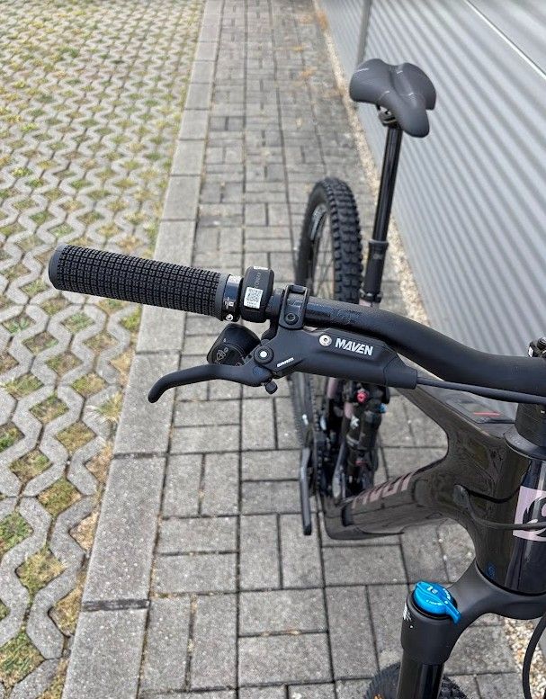 2026 Pivot Shuttle AMP'd Ride GX E-Bike