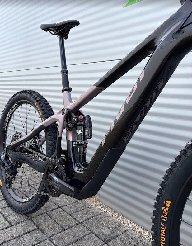 2026 Pivot Shuttle AMP'd Ride GX E-Bike