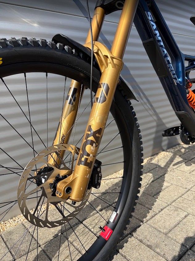2027 Santa Cruz V10 Downhill Kerékpár