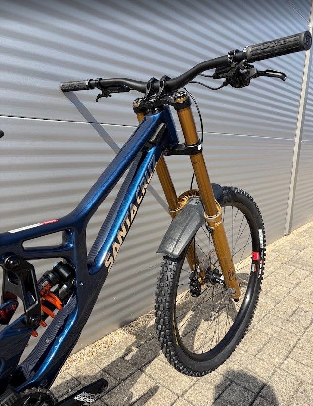 2027 Santa Cruz V10 Downhill Kerékpár