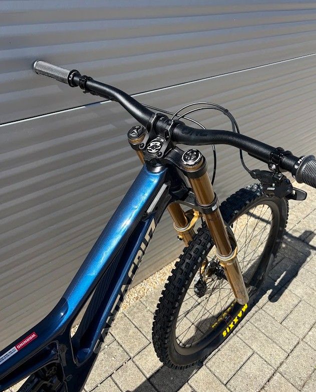 2027 Santa Cruz V10 Downhill Kerékpár