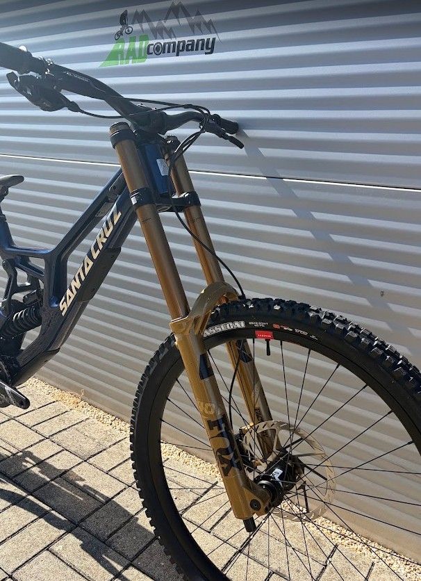 2027 Santa Cruz V10 Downhill Kerékpár