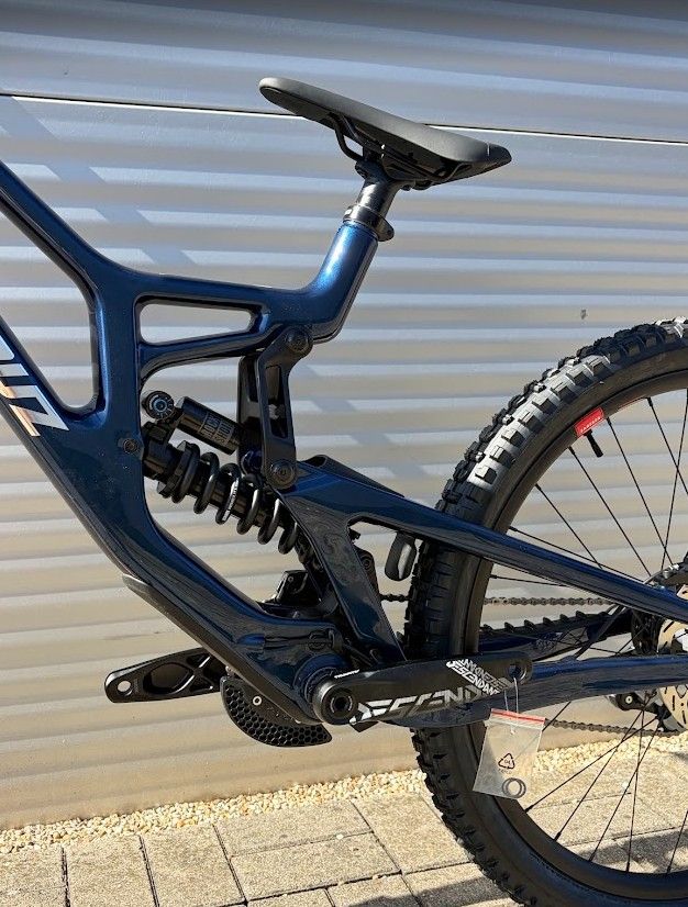 2027 Santa Cruz V10 Downhill Kerékpár