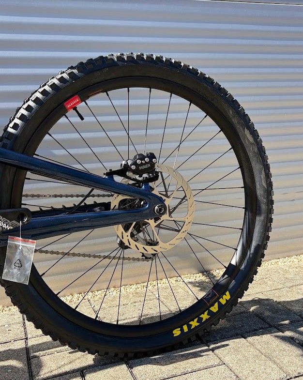 2027 Santa Cruz V10 Downhill Kerékpár