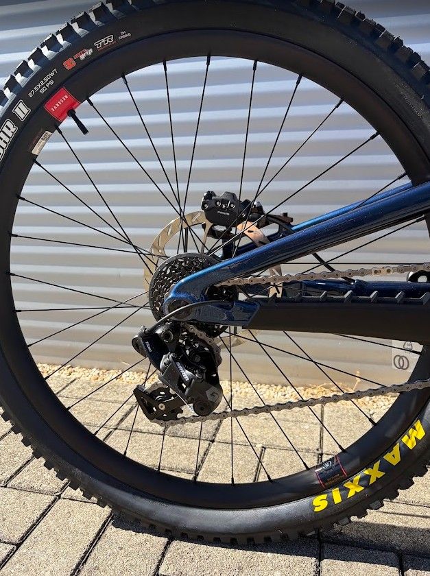 2027 Santa Cruz V10 Downhill Kerékpár