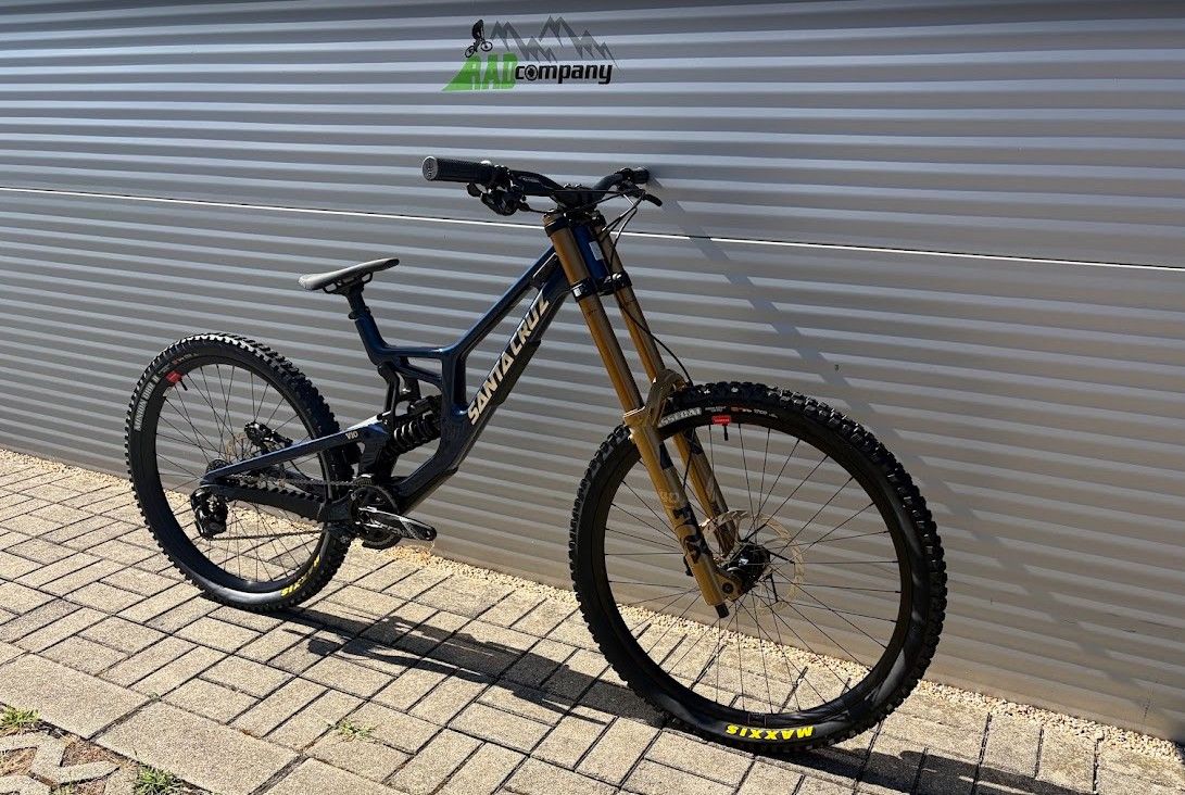 2027 Santa Cruz V10 Downhill Kerékpár