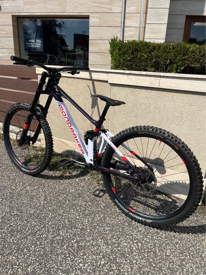 2022 Mondraker Summum AL Downhill Kerékpár