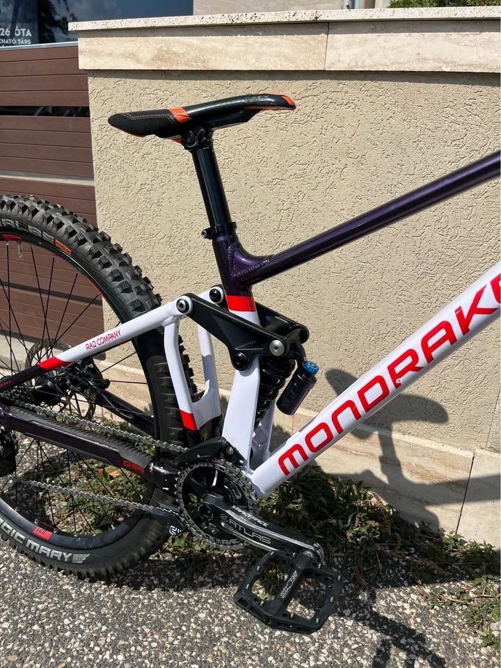 2022 Mondraker Summum AL Downhill Kerékpár