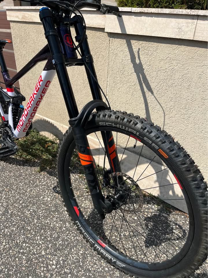 2022 Mondraker Summum AL Downhill Kerékpár