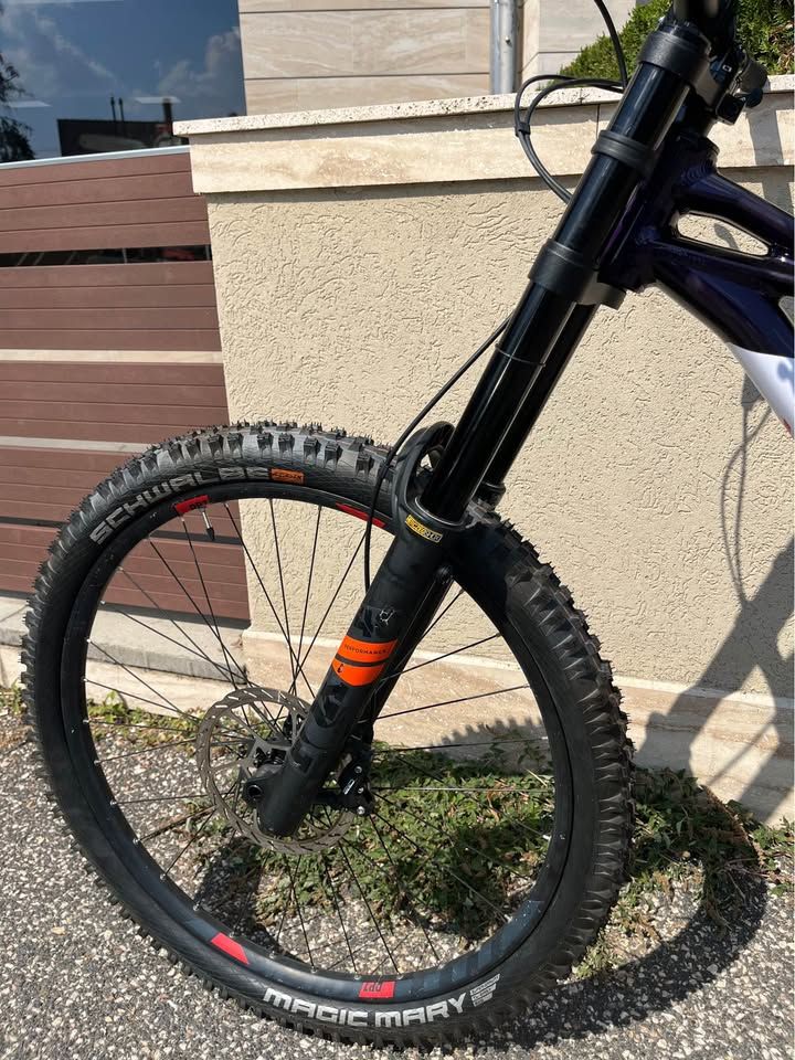 2022 Mondraker Summum AL Downhill Kerékpár