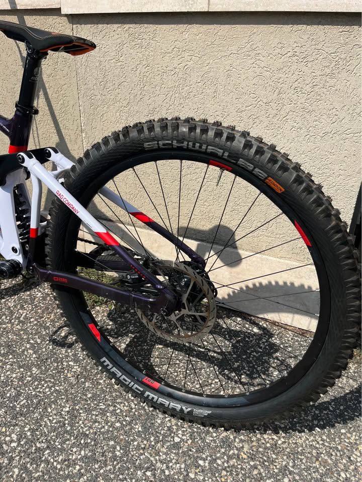 2022 Mondraker Summum AL Downhill Kerékpár