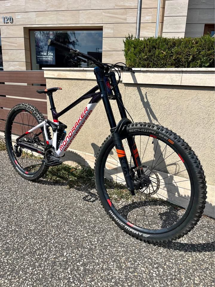 2022 Mondraker Summum AL Downhill Kerékpár