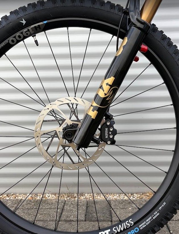 2025 UNNO MITH Race E-bike