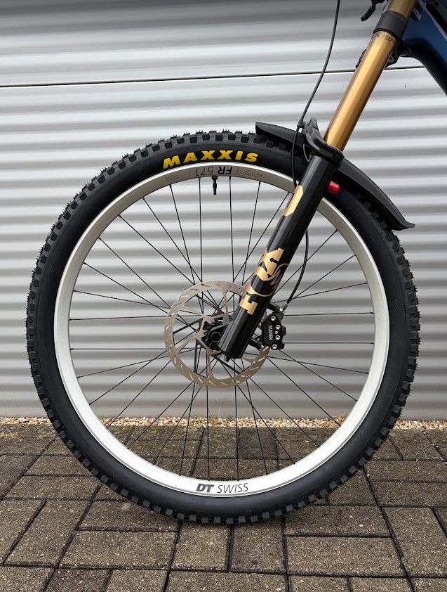 2026 Santa Cruz V10 Downhill Kerékpár