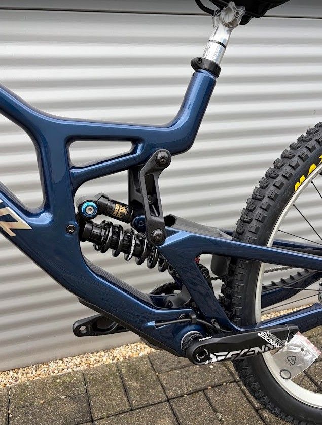 2026 Santa Cruz V10 Downhill Kerékpár