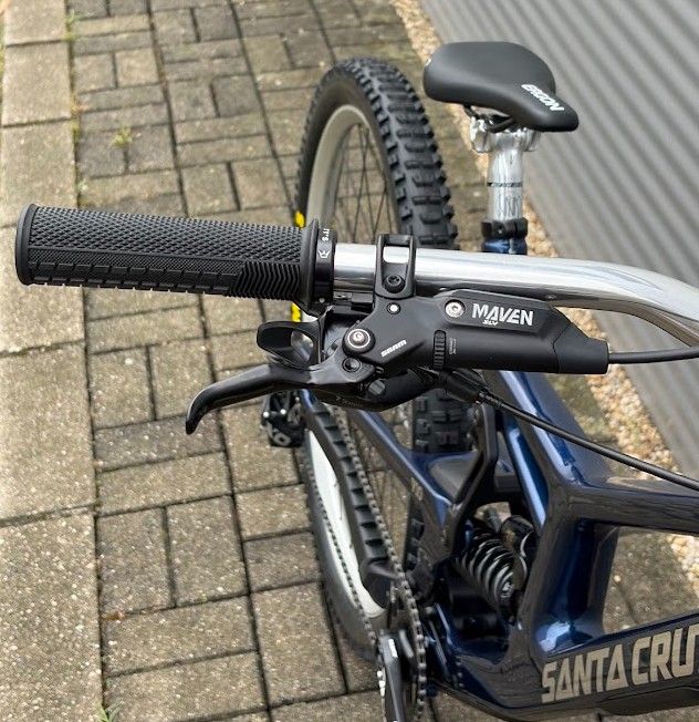2026 Santa Cruz V10 Downhill Kerékpár