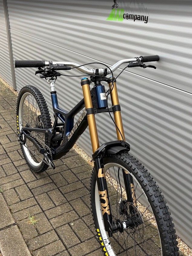 2026 Santa Cruz V10 Downhill Kerékpár