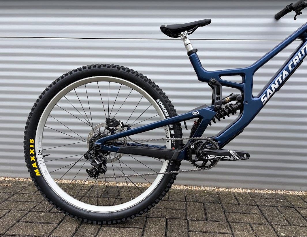 2026 Santa Cruz V10 Downhill Kerékpár