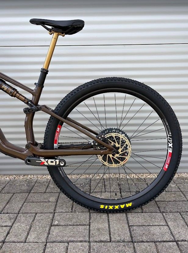 2025 SPECIALIZED EPIC 8 EVO Trail Kerékpár