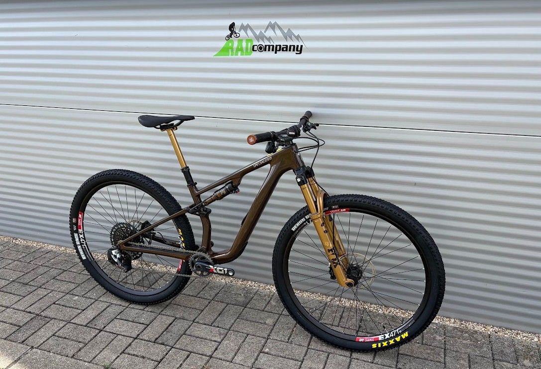 2025 SPECIALIZED EPIC 8 EVO Trail Kerékpár