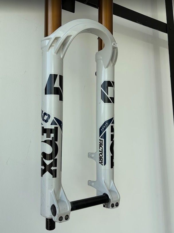2024 FOX 40 FLOAT FACTORY GRIP 2 203MM 29 Villa