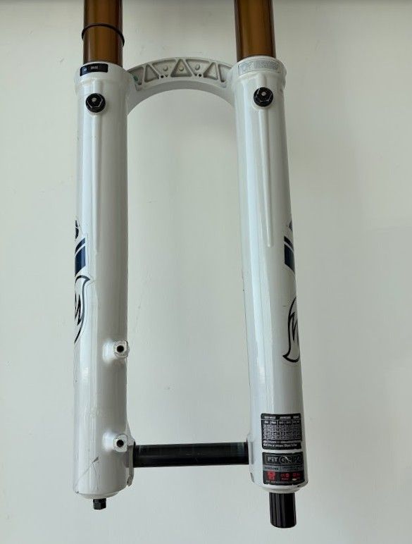 2024 FOX 40 FLOAT FACTORY GRIP 2 203MM 29 Villa